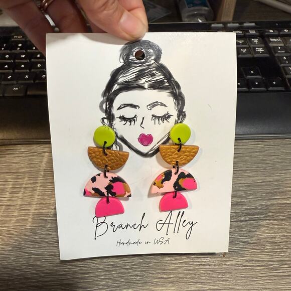 Branch Alley Pink Abstract Animal Print Handmade Dangle Earrings NWT - Picture 2 of 7